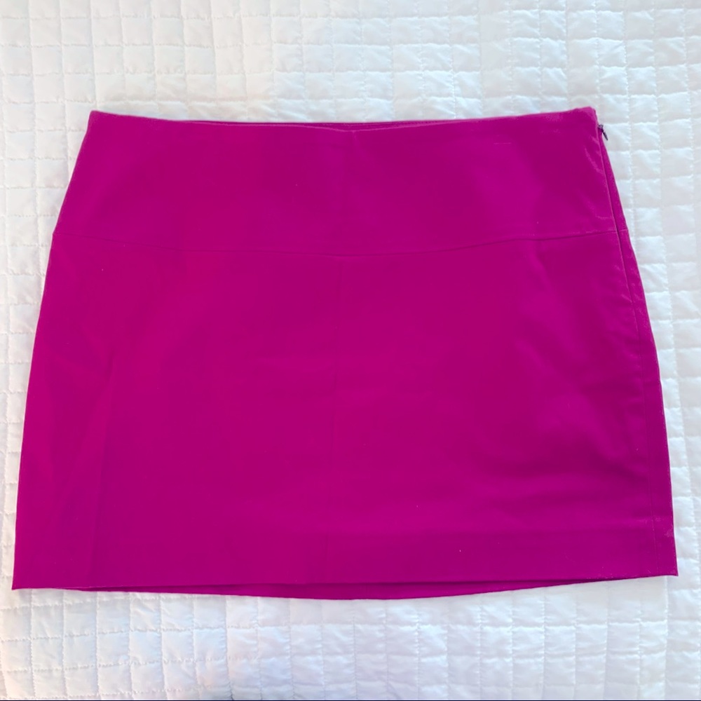 NWT! Express Pink Mini Skirt in Women’s Size 8